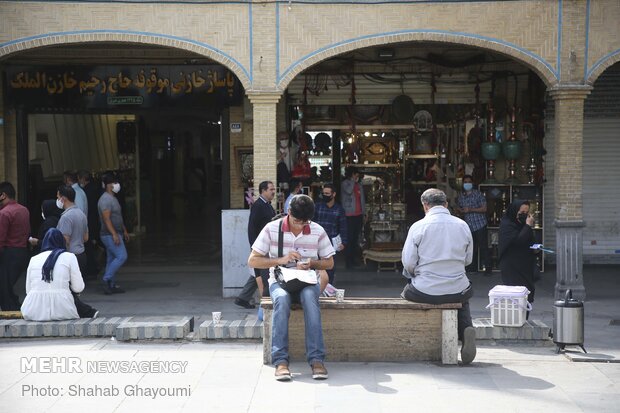 اولین روز اجباری شدن ماسک از درب منزل