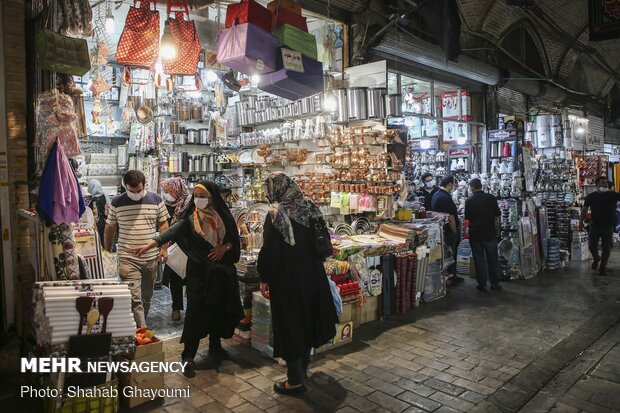 اولین روز اجباری شدن ماسک از درب منزل