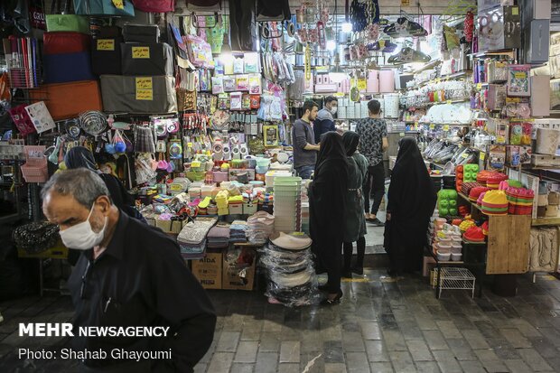 اولین روز اجباری شدن ماسک از درب منزل