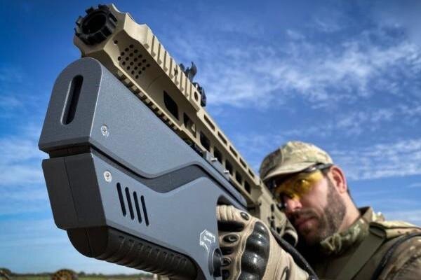 تفنگ ارسال پارازیت برای مختل کردن پهپادها