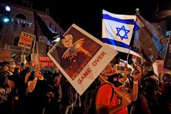 Anti-Netanyahu protesters celebrate victory ahead of ouster