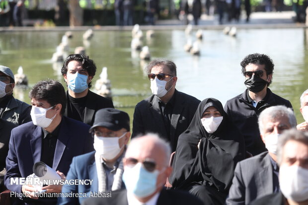 Funeral procession of classic singer, composer Shajarian 