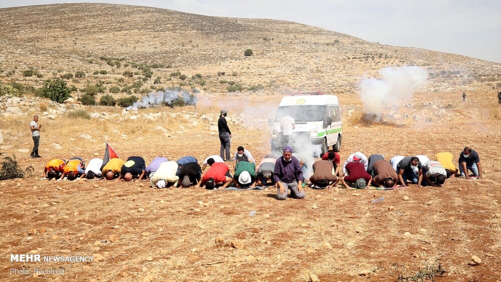 حمله صهیونیست‌ها به نمازگزاران فلسطینی با گاز اشک آور