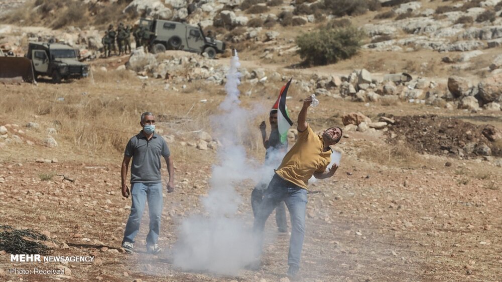 حمله صهیونیست‌ها به نمازگزاران فلسطینی با گاز اشک آور