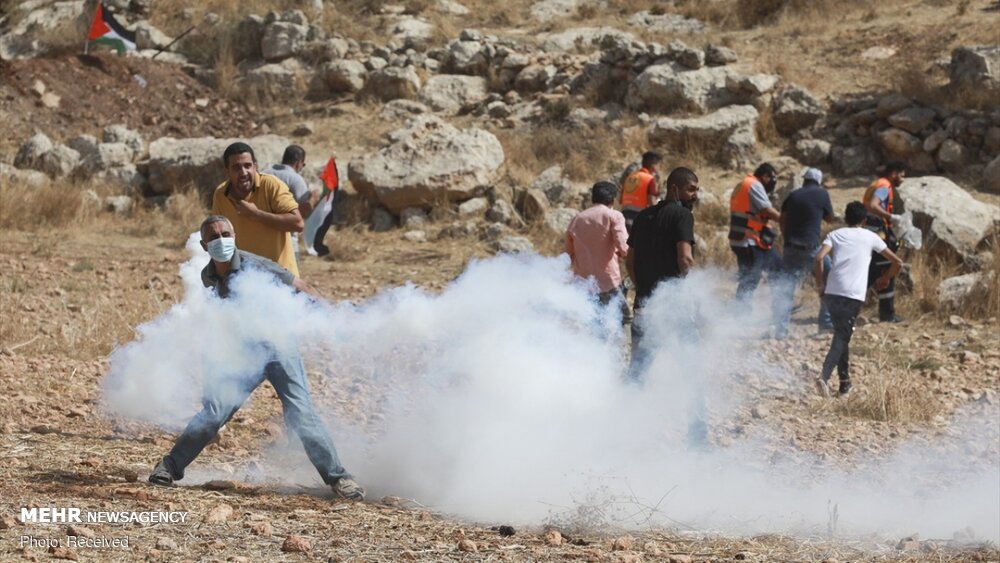 حمله صهیونیست‌ها به نمازگزاران فلسطینی با گاز اشک آور