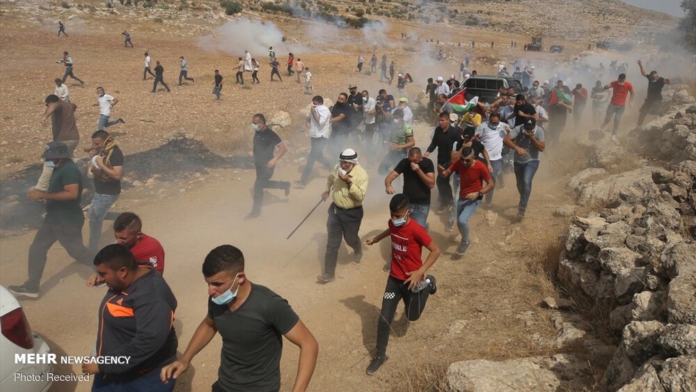 حمله صهیونیست‌ها به نمازگزاران فلسطینی با گاز اشک آور