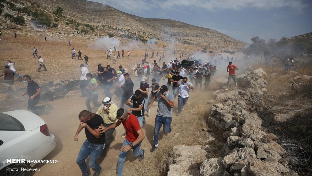 حمله صهیونیست‌ها به نمازگزاران فلسطینی با گاز اشک آور
