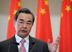 وزير الخارجية الصيني يؤكد على ضرورة  تعزيز التعاون مع إيران