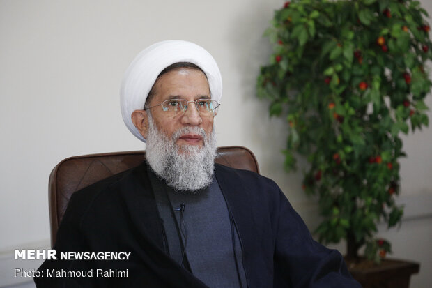 توجه به ایمنی در محیط کار موجب حفظ سلامت کارکنان میشود توجه به ایمنی در محیط کار موجب حفظ سلامت کارکنان میشود