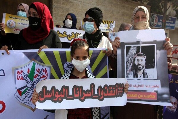 تجمع شهروندان فلسطینی در اعلام همبستگی با اسیر «ماهر الأخرس»