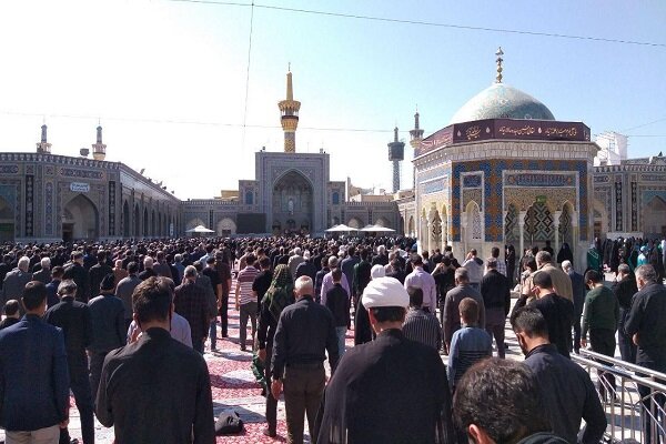 حرم رضوی میں نماز ظہر باجماعت ادا کی گئی حرم رضوی میں نماز ظہر باجماعت ادا کی گئی