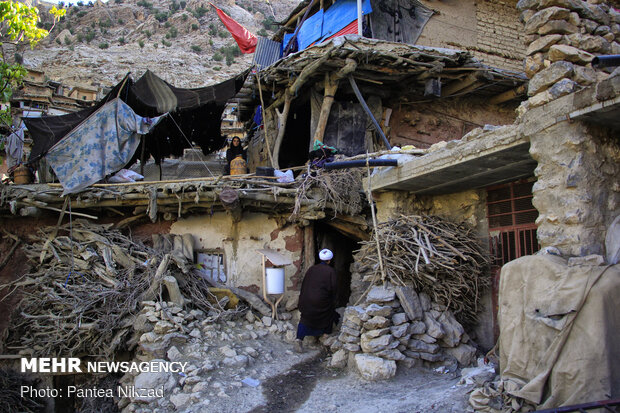 حجت الاسلام یعقوب پور، روحانی ساکن در روستای سرآقاسید است