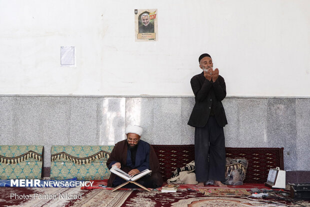 حجت الاسلام یعقوب پور، روحانی ساکن در روستای سرآقاسید است