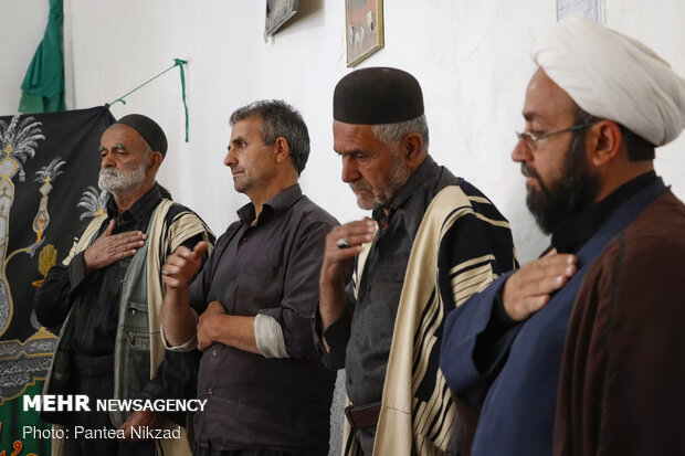 حجت الاسلام یعقوب پور، روحانی ساکن در روستای سرآقاسید است