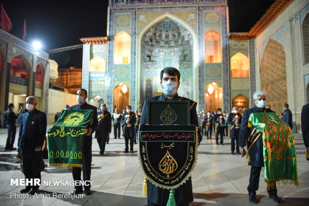 لاله گردانی شب شام غریبان شهادت امام رضا(ع) در شیراز