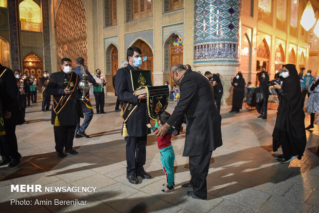 لاله گردانی شب شام غریبان شهادت امام رضا(ع) در شیراز