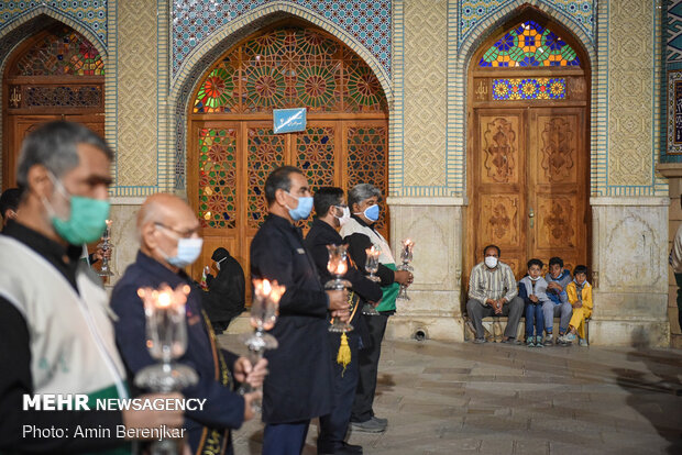 لاله گردانی شب شام غریبان شهادت امام رضا(ع) در شیراز