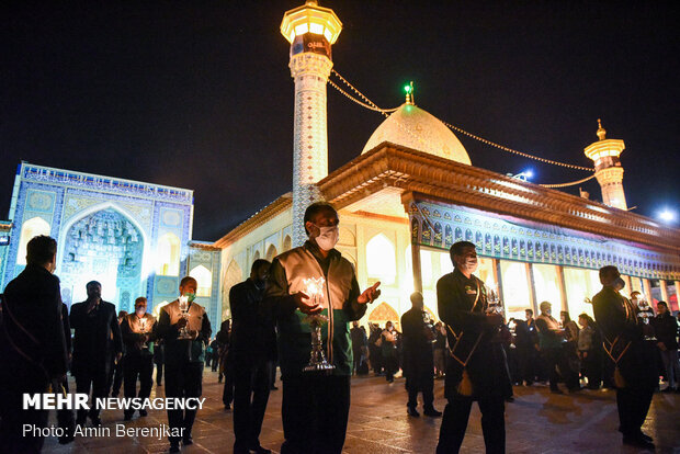 لاله گردانی شب شام غریبان شهادت امام رضا(ع) در شیراز