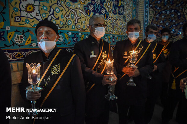 لاله گردانی شب شام غریبان شهادت امام رضا(ع) در شیراز