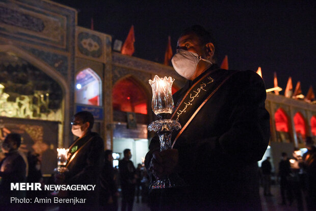 لاله گردانی شب شام غریبان شهادت امام رضا(ع) در شیراز