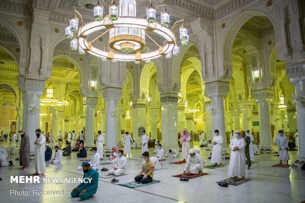 Mescid-i Haram'ın kapıları yeniden ibadete açıldı