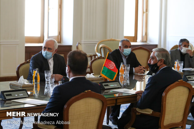 دیدار رئیس شورای عالی مصالحه افغانستان با وزیر امور خارجه ایران