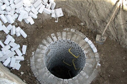 حفر چاه‌های غیرمجاز توسط گلخانه‌داران دهاقانی/ آب منطقه‌ای کم‌کاری می‌کند