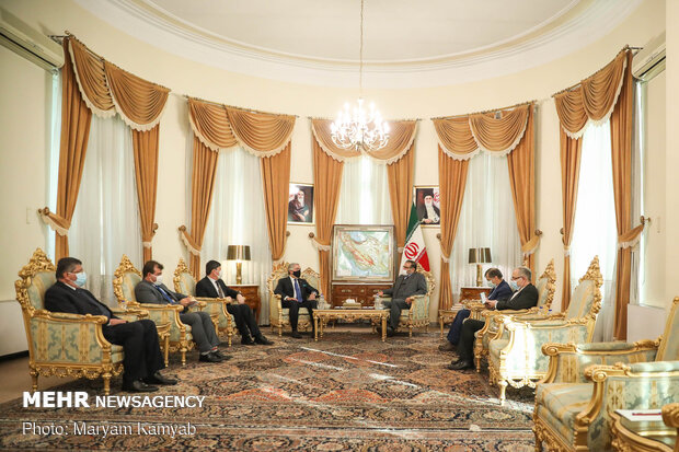 Shamkhani holds meeting with Abdullah on Monday