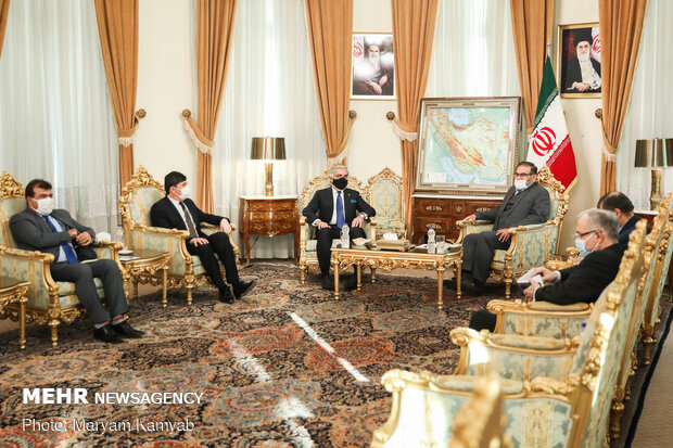 Shamkhani holds meeting with Abdullah on Monday