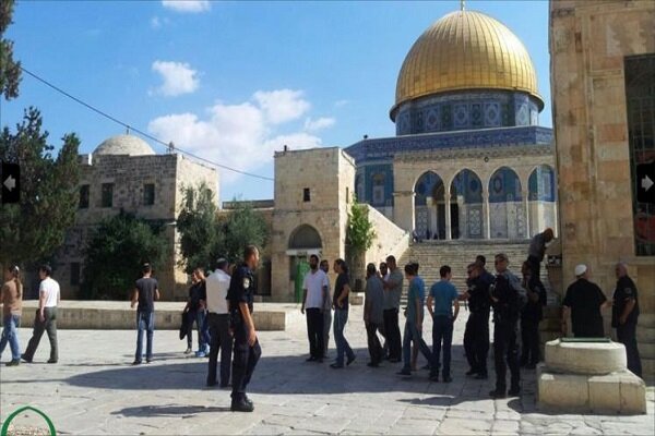 فلسطینی‌ها هیأت اماراتی را از مسجدالاقصی بیرون کردند