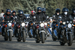 Tahran'da Polis Güçleri Haftası münasebetiyle motosiklet yarışı