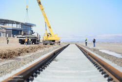 عملیات ریل گذاری راه آهن «چابهار-زاهدان» آغاز شد