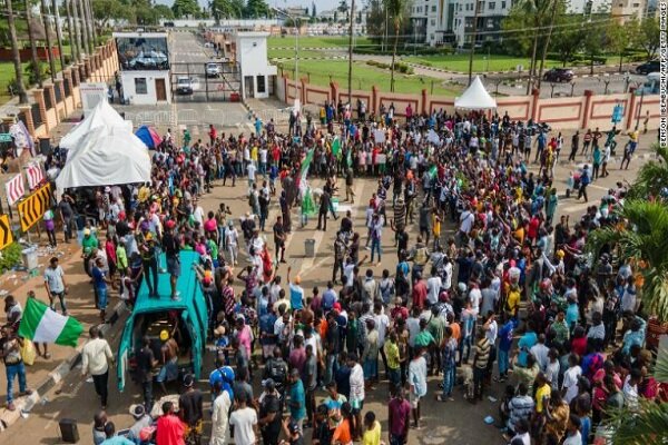 پلیس نیجریه به سوی مردم معترض شلیک کرد