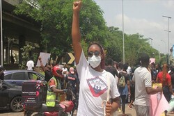 ادامه اعتراضات به خشونت پلیس در نیجریه با ۵۴ کشته و صدها زخمی