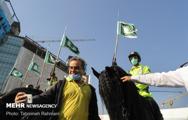 رژه یگان «اسب سوار ناجا» در خیابان ولی‌عصر تهران