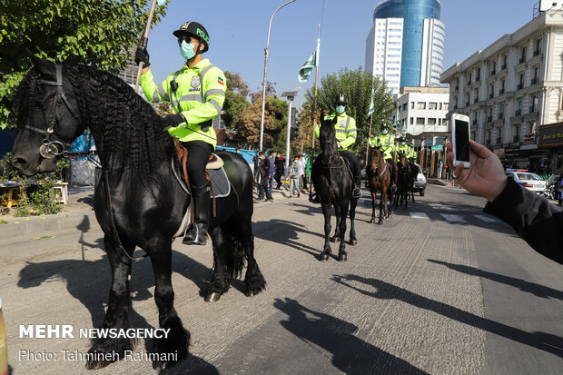 رژه یگان «اسب سوار ناجا» در خیابان ولی‌عصر تهران