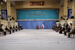Leader receives members of COVID-19 combat headquarters