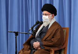 جلسة اللجنة الوطنيّة لمكافحة كورونا بحضور الإمام الخامنئي في حسينيّة الإمام الخميني (قده) / صور