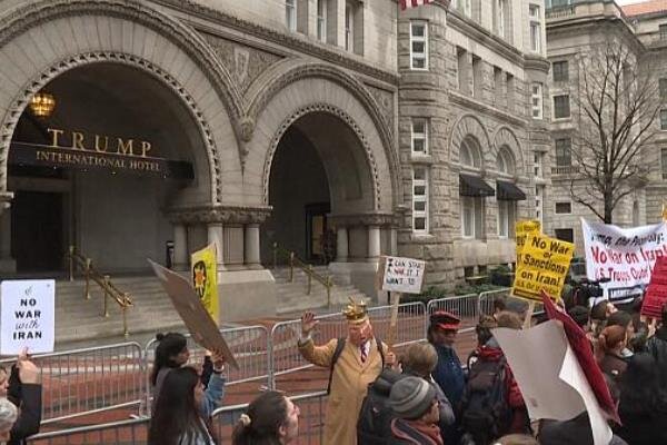 اعتراض در برابر هتل بین‌المللی ترامپ/نه به جنگ و تحریم ایران