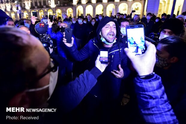 İtalya'da salgına yönelik son tedbirler protestolara neden oldu