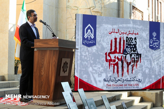 Intl. Conference of “The Decline of the USA” opened in Tehran
