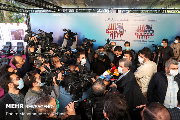 Intl. Conference of “The Decline of the USA” opened in Tehran
