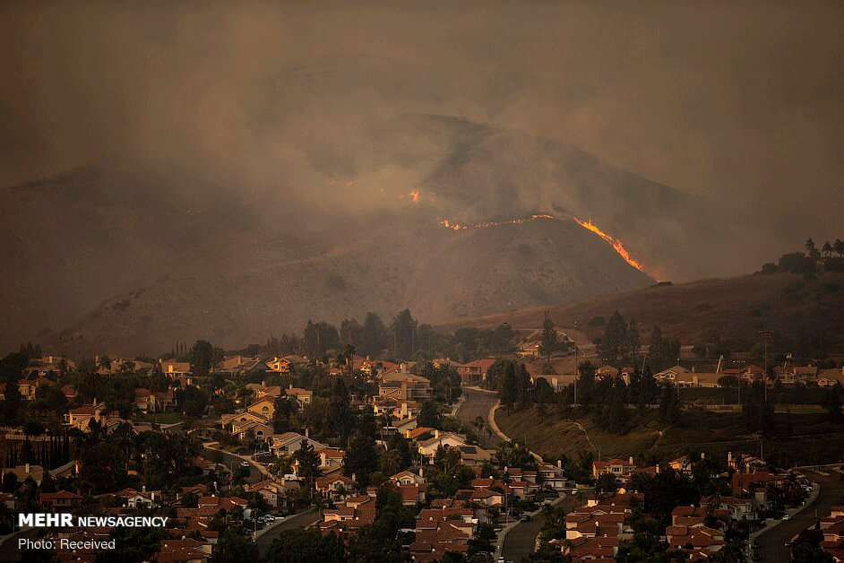 آتش سوزی در کوه «نیر» بویراحمد همچنان ادامه دارد