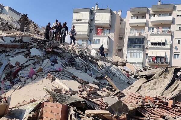FM Zarif sympathizes with Turkish counterpart on deadly quake