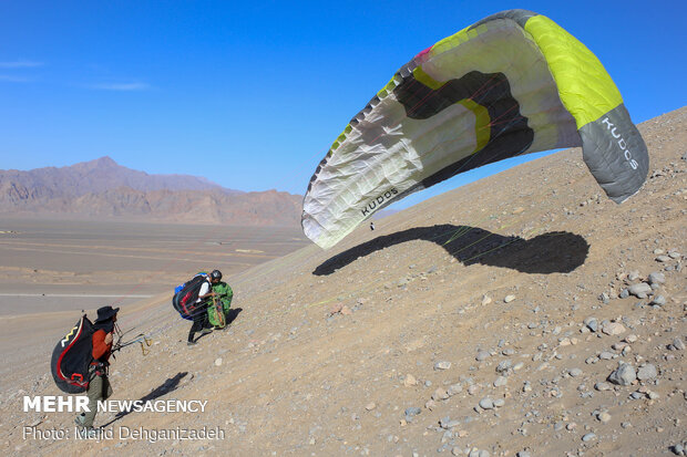 Autumn attracting Skydivers to Yazd
