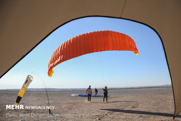 Autumn attracting Skydivers to Yazd
