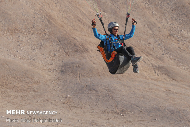 Autumn attracting Skydivers to Yazd
