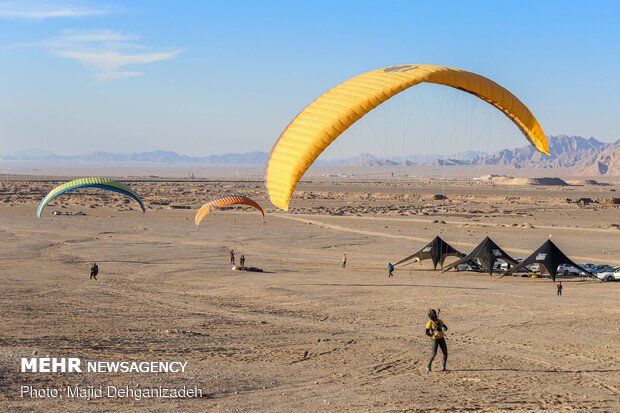 Autumn attracting Skydivers to Yazd
