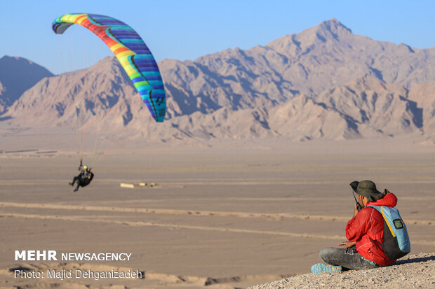 Autumn attracting Skydivers to Yazd
