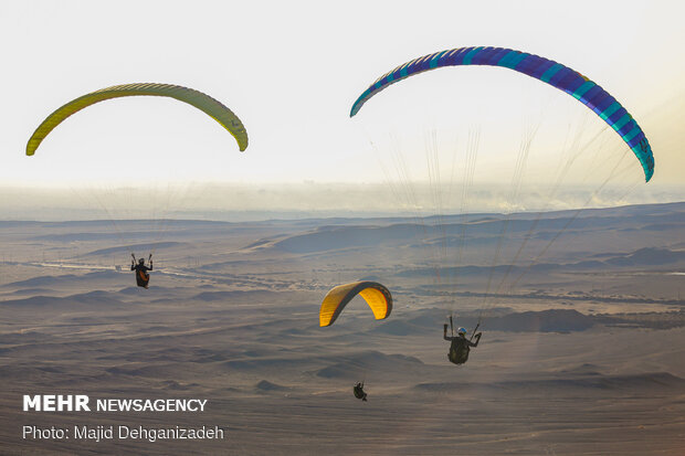 Autumn attracting Skydivers to Yazd
